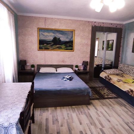 Міні Квартал Hotel Yahotyn ภายนอก รูปภาพ