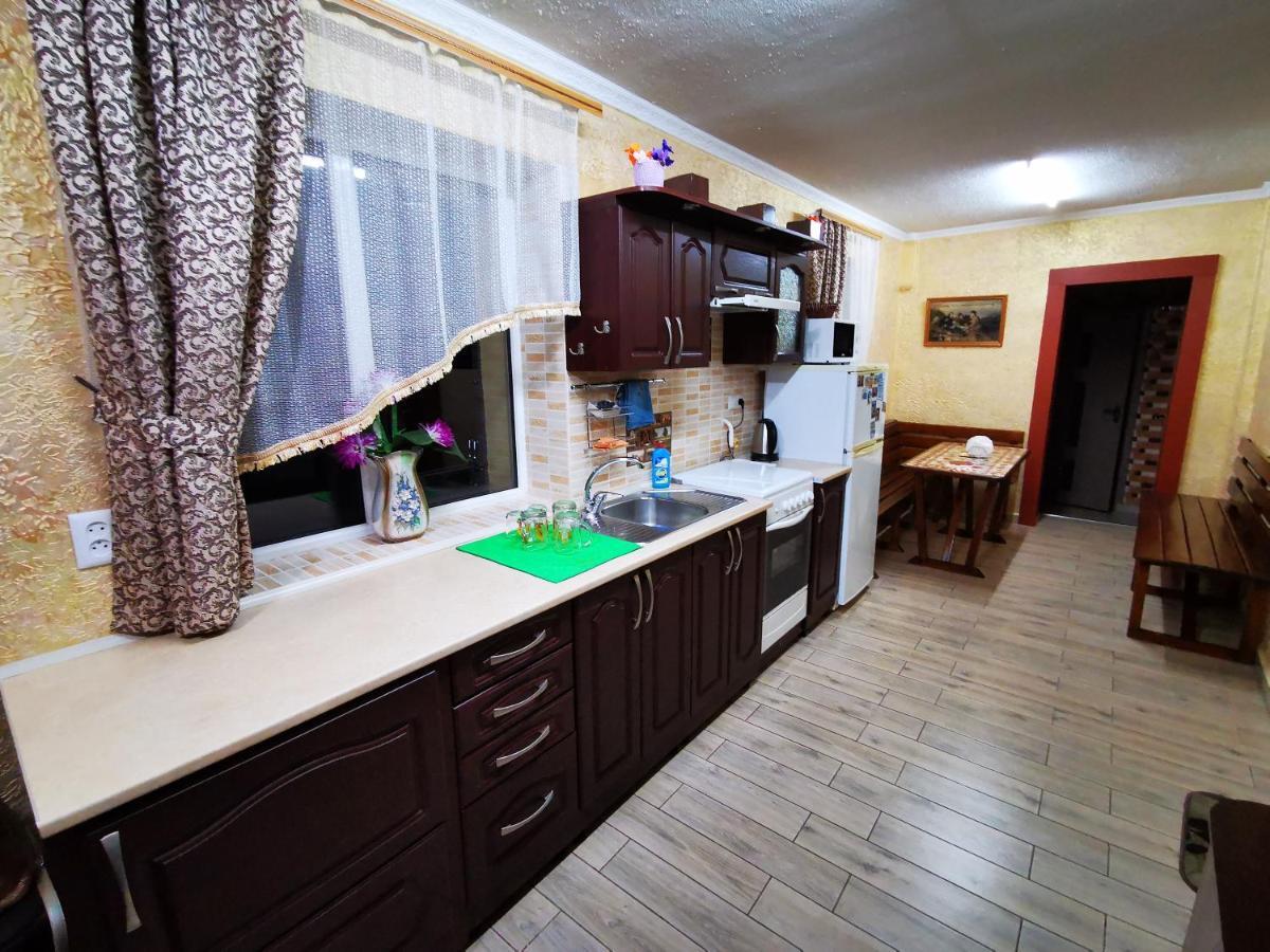 Міні Квартал Hotel Yahotyn ภายนอก รูปภาพ