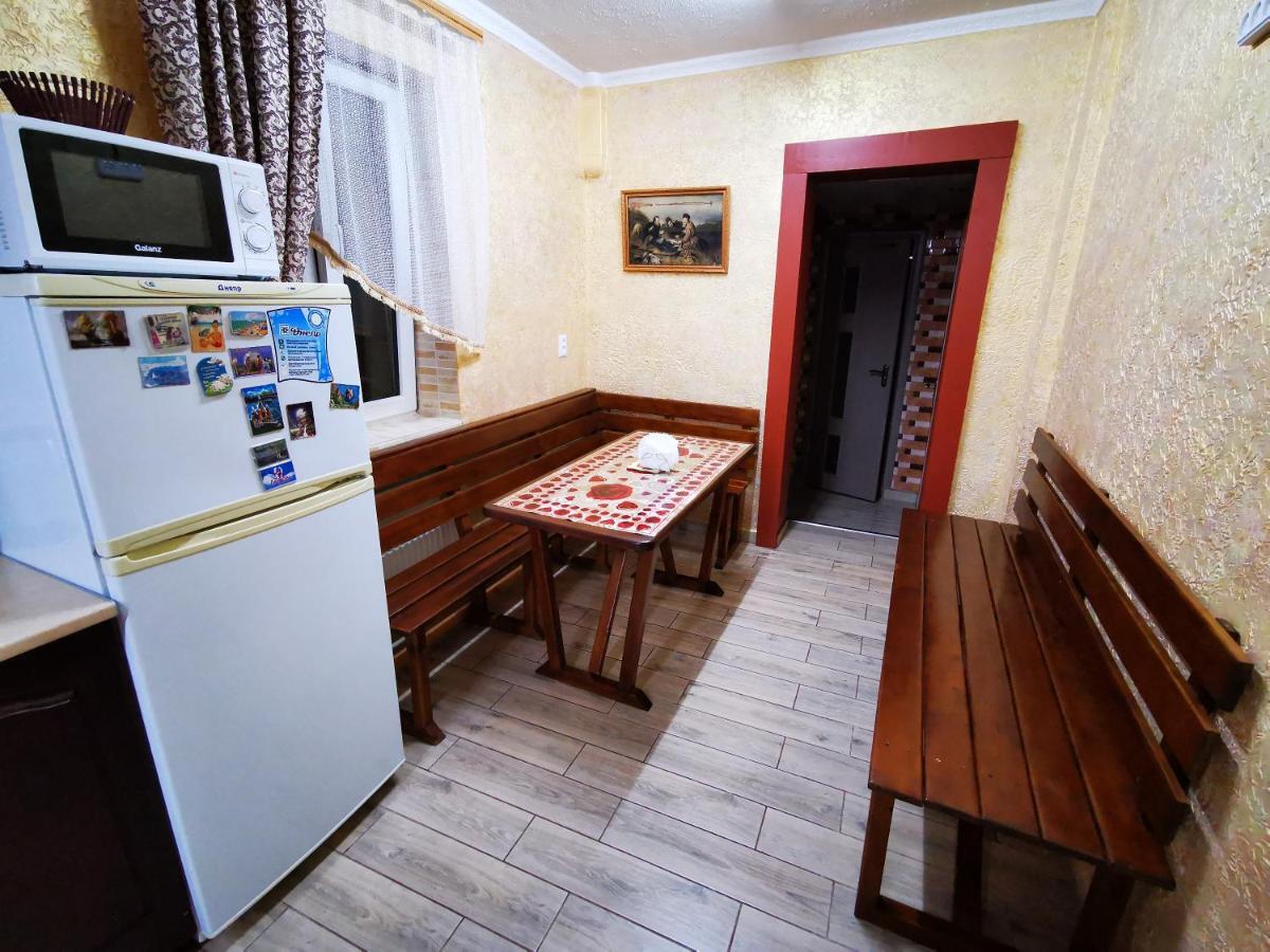 Міні Квартал Hotel Yahotyn ภายนอก รูปภาพ