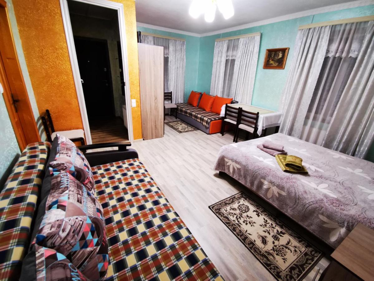 Міні Квартал Hotel Yahotyn ภายนอก รูปภาพ