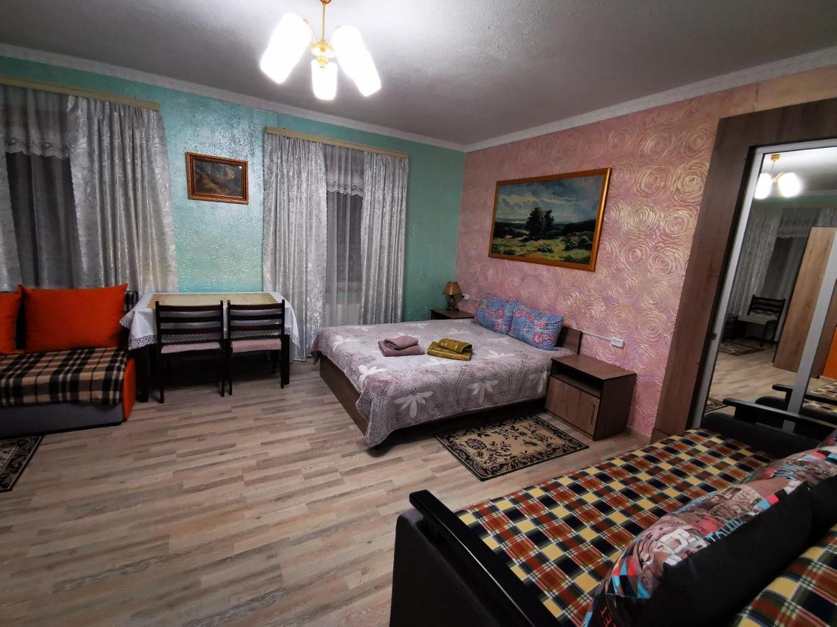 Міні Квартал Hotel Yahotyn ภายนอก รูปภาพ